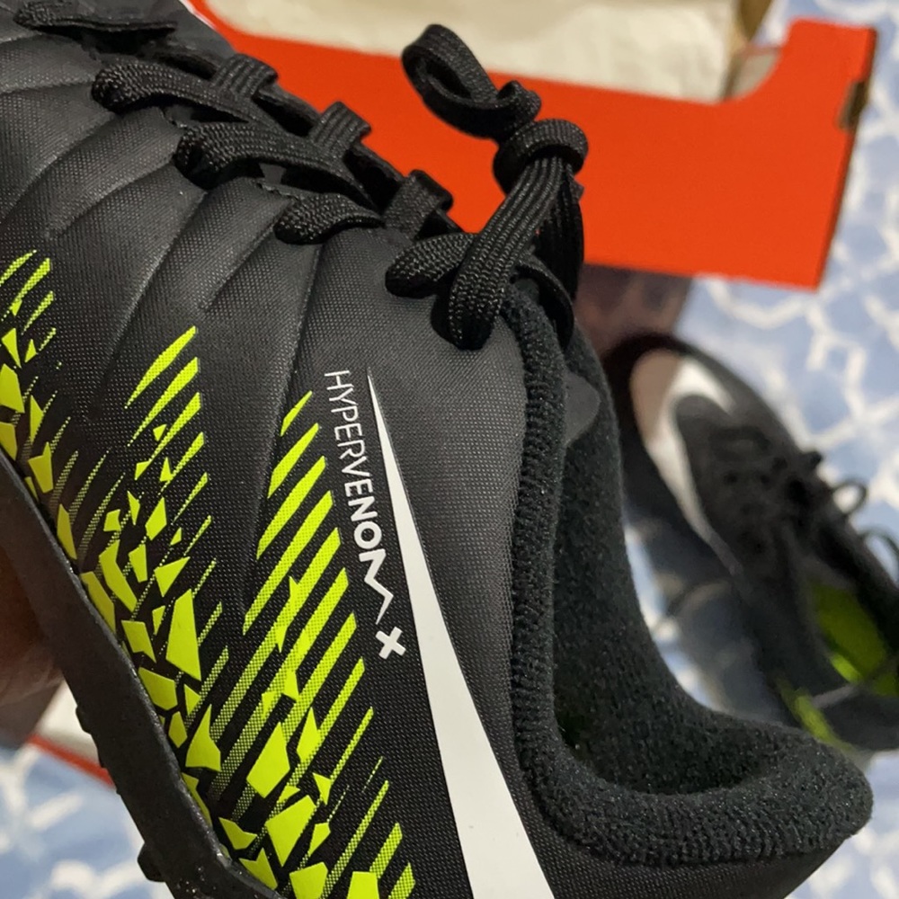 (Sold)Nike boy soccer ⚽️ shoes - Picture 5 of 8